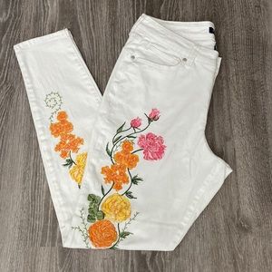 Bandolino lisbeth white with embroidery high rise skinny Sz 8